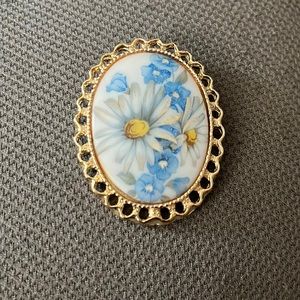 Vintage 50’s daisy brooch